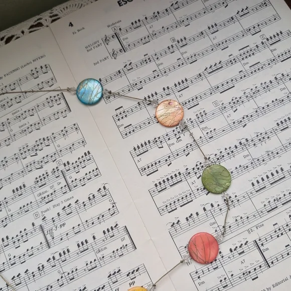 Multicolor Shell Necklace - Picture 5 of 6